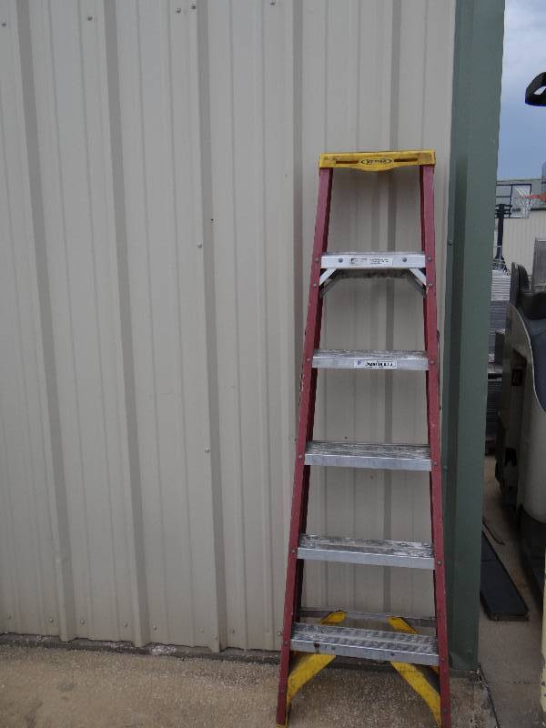 lot 8368 image: Werner 6 Fiberglass Ladder - Model #FS206