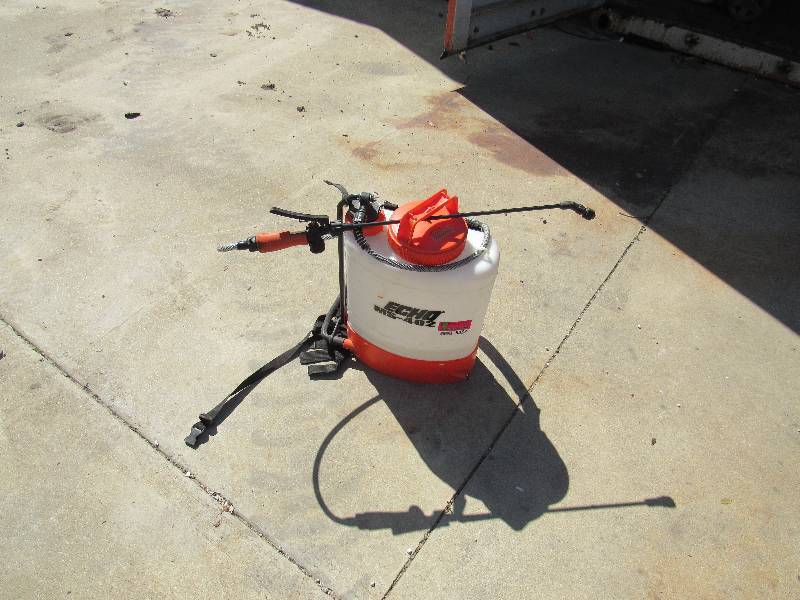 lot 8352 image: Echo MS-402 Backpack Sprayer