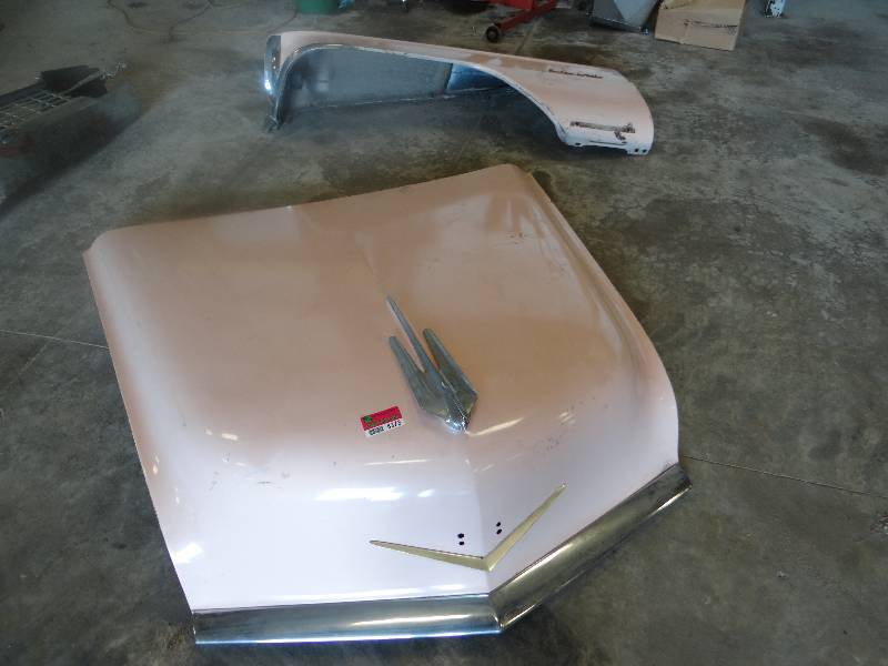 lot 8373 image: Antique Cadillac Hood & Driver Side Fender