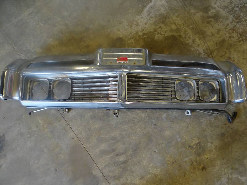 lot 8375 image: Front Bumper  Grille