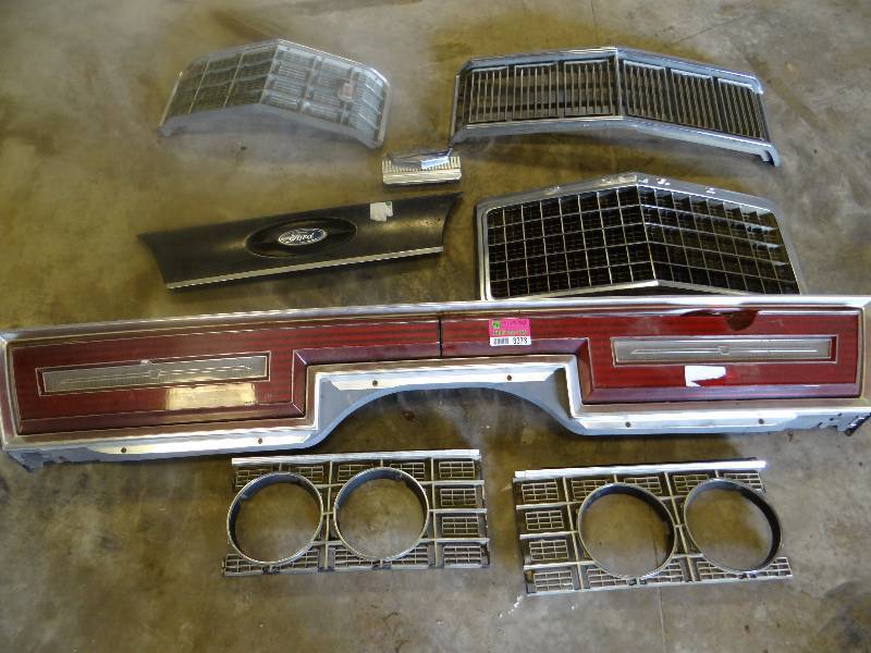 lot 8378 image: Lot of Ford  Mercury-  Grilles & Tail lights