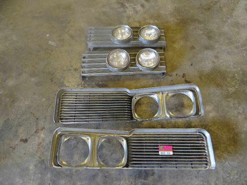 lot 8381 image: Lot of 2 Sets of Head Light Grilles