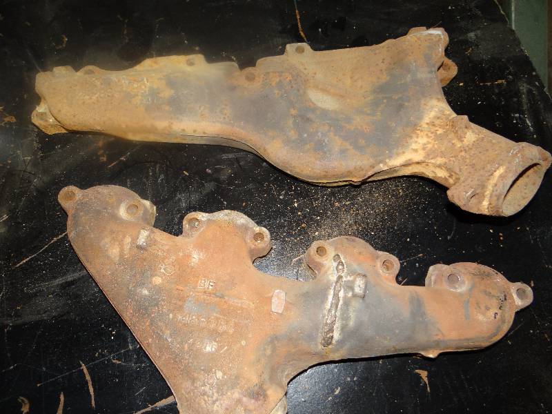 lot 8391 image: Set of Exhaust Manifolds