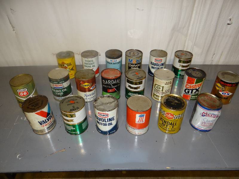 lot 8394 image: Lot of 20 Oil Cans - w Oil