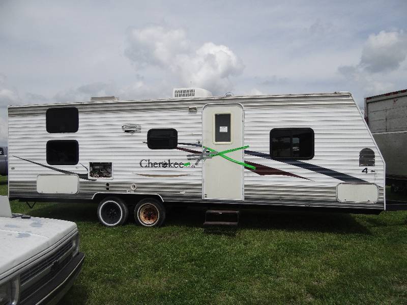lot 1004D image: 2004 Cherokee Lite Camper