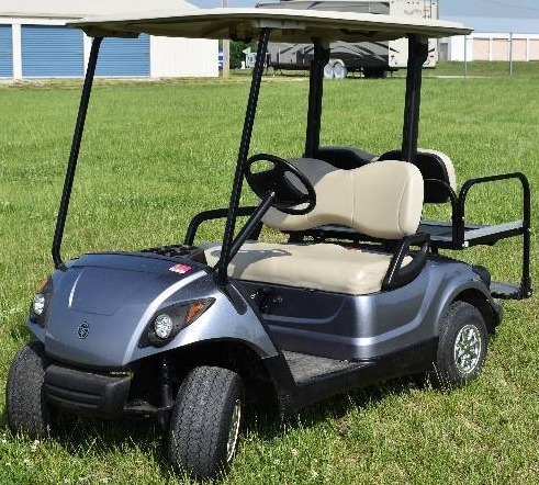 lot 5967 image: 2015 Yamaha Gas Golf Cart