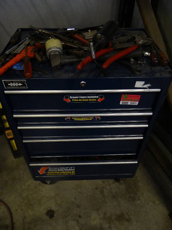 lot 8405 image: Lower Tool Box on Casters & All Contents