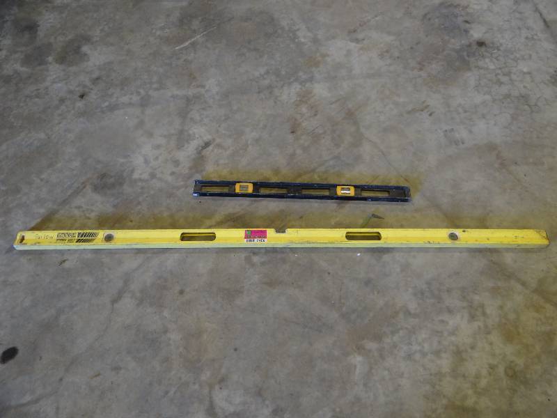 lot 8406 image: Set of Levels