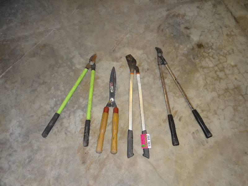 lot 8407 image: Lot of Tree Pruners  Hedge Trimmers