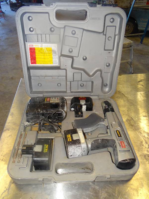 lot 8415 image: Senco Duraspin Cordless Screw Gun DS200-14V