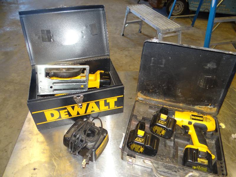 lot 8419 image: DeWalt Saw & Drill