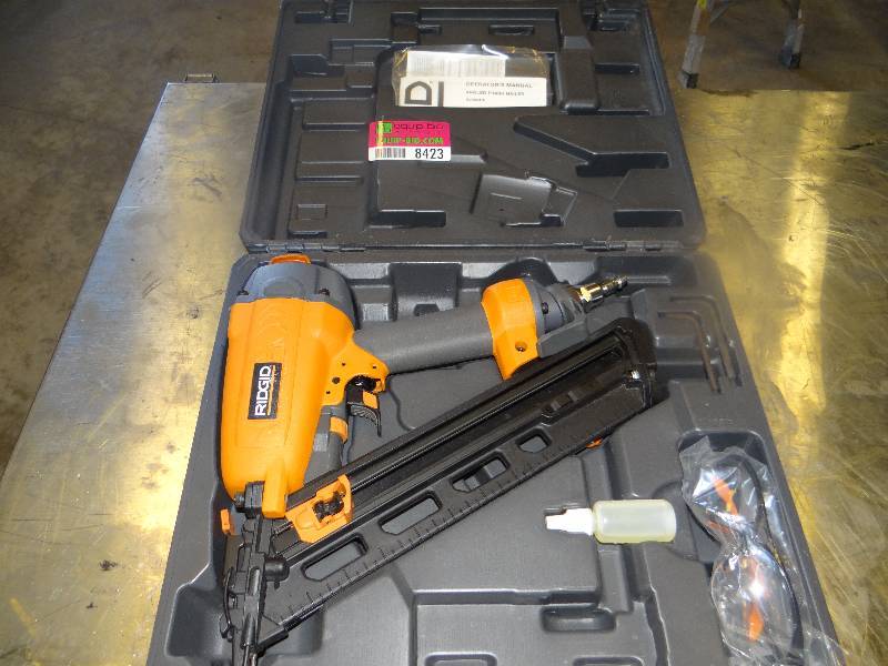 lot 8423 image: Rigid Pneumatic Angled Finish Nailer R250AFA