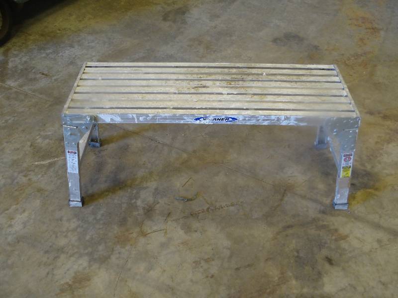 lot 8429 image: Werner 39 x 12 x 1 8 Aluminum Platform - Model AP-20