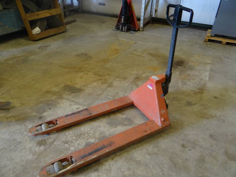 lot 8395 image: BT Hand Pallet Truck  Jack - Model #L2300U