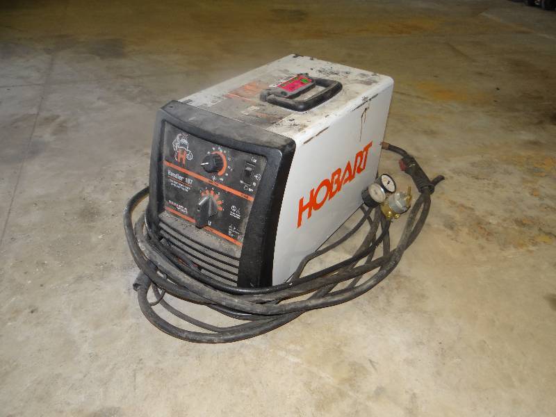 lot 8399 image: Hobart Handler 187 Wire Feed Welder