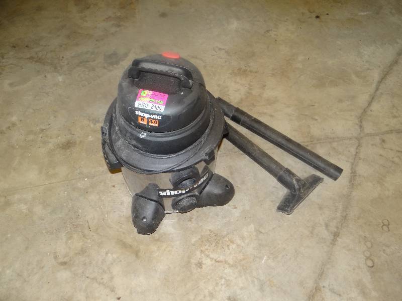 lot 8400 image: Shop Vac missing hose as is.