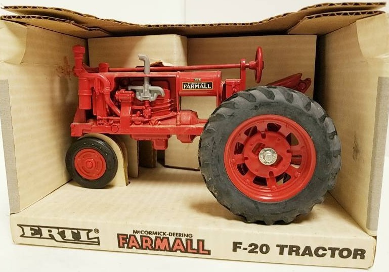 lot 1005 image: Ertl McCormick-Deering Farmall F-20 Tractor, 116 scale, # 437, NIB