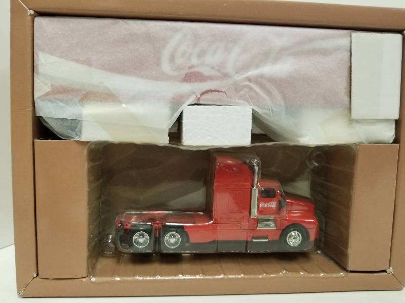 lot 1016 image: Coca-Cola T600 Tractor Trailer Semi, 164 scale, #C70501, NIB