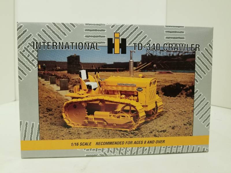 lot 1024 image: Ertl International TD-340 Crawler, 116 scale, #4592, National Toy Truckin Construction Show.  NIB