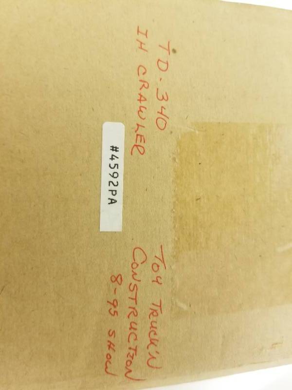 lot 1027 image: Ertl International TD-340 Crawler, 116 scale, #4592, National Toy Truckin Construction Show.  NIB & Shipping Box