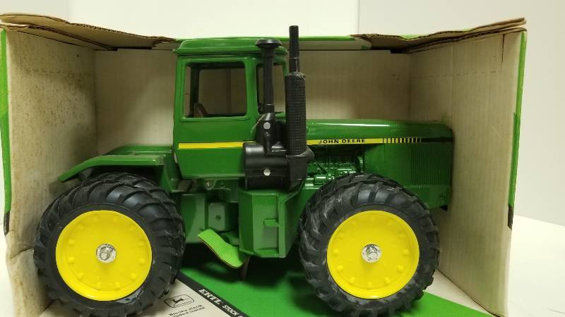 lot 1037 image: Ertl John Deere 4-Wheel Drive Tractor, 116 scale, # 5508, NIB