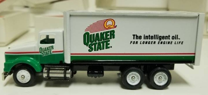 lot 1046 image: Winross Straight Truck wduels, Quaker State Truck, 164 scale, NIB