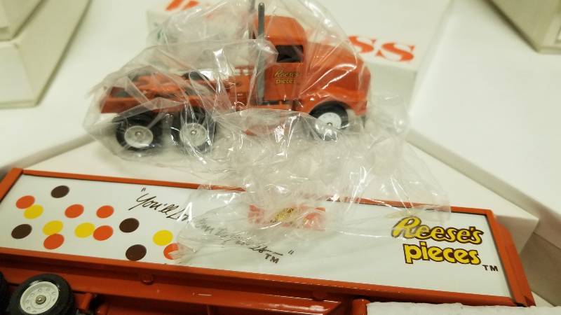 lot 1049 image: Winross Semi Truck Reeses Pieces, 164 scale, NIB
