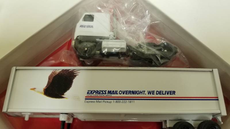 lot 1053 image: Winross Semi Truck Express Mail Overnight, 164 scale, NIB
