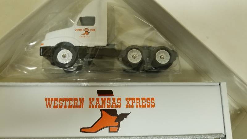 lot 1055 image: Winross Semi Truck Western Kansas Express, 164 scale, NIB