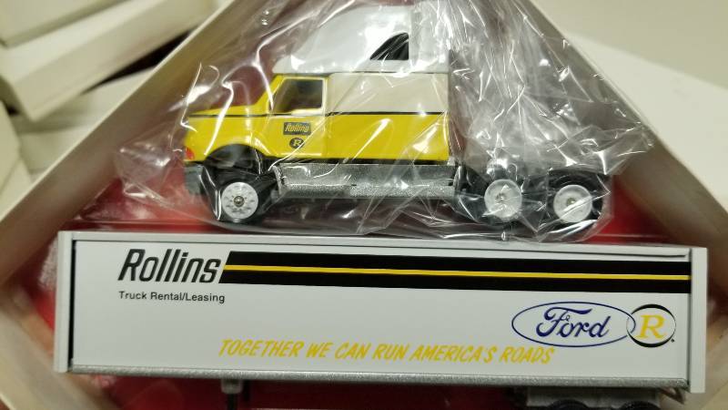 lot 1044 image: Winross Semi Rollins Truck RentalLeasing Ford, 164 scale, NIB