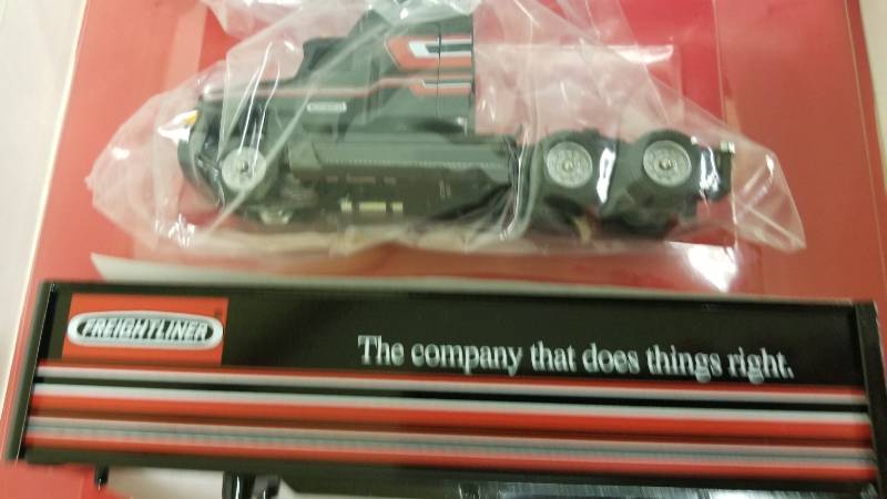 lot 1068 image: Winross First Edition Series # 7 Semi FREIGHTLINER, 164 scale, NIB