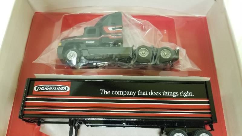 lot 1067 image: Winross First Edition Series # 7 Semi FREIGHTLINER, 164 scale, NIB