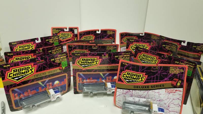 lot 1090 image: 13 Road Champ Semis Deluxe series and deluxe series