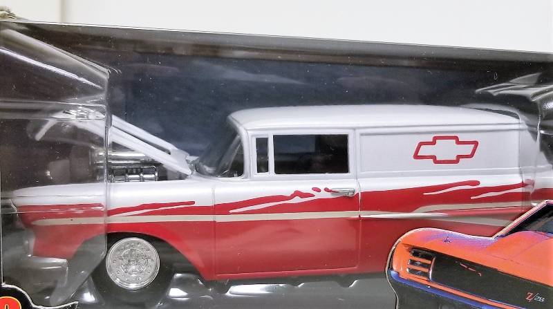 lot 1116 image: Racing Champions, Issue 101, 1957 Chevy Sedan Delivery, 1 of 2499, 124 scale, NIB