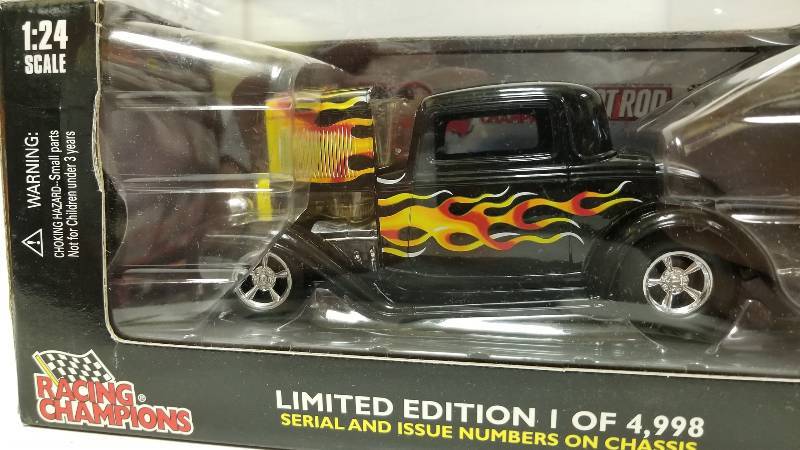 lot 1121 image: Racing Champions, Issue 75, 1932 Ford Coupe, 1 of 4998, 124 scale, NIB