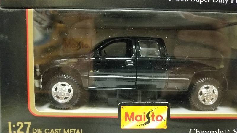 4 Maisto Trucks, 1/27 scale, 3 Chevy Silverado/1 F350 Super Duty w