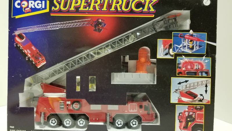 lot 1131 image: Corgi Supertruck, Fire Engine, NIB, See pix