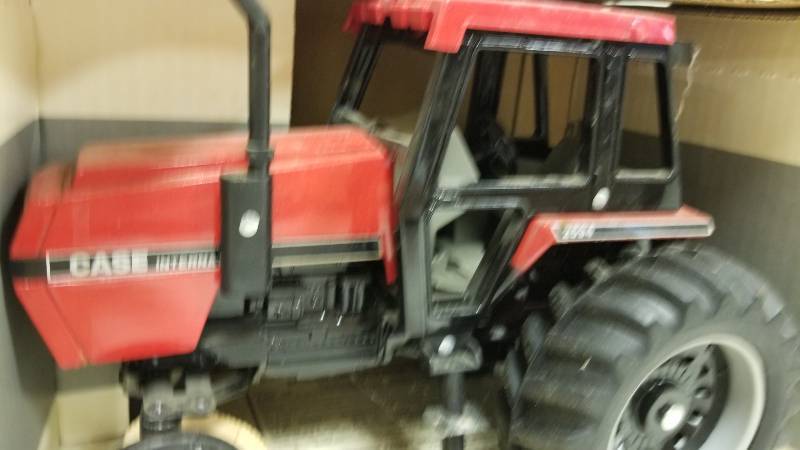 lot 1156 image: Ertl Case International 2595 Tractor wcab, 116 scale, #600, NIB