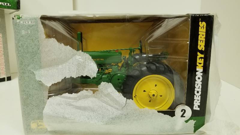 lot 1161 image: Ertl Precision Series John Deere Model G Tractor, 116 scaloe, #15307, NIB and tissue