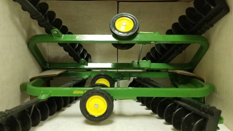 lot 1170 image: Ertl John Deere 220 Power-Flex Disk, 116 scale, # 583, NIB