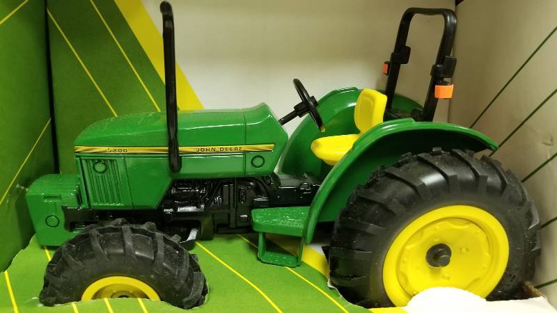 lot 1180 image: Ertl John Deere 5200 Tractor with ROPS, 116 scale, #5845DA, NIB