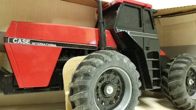 lot 1195 image: Ertl Case IH 4994 4WD Tractor, 116 scale, #206, NIB