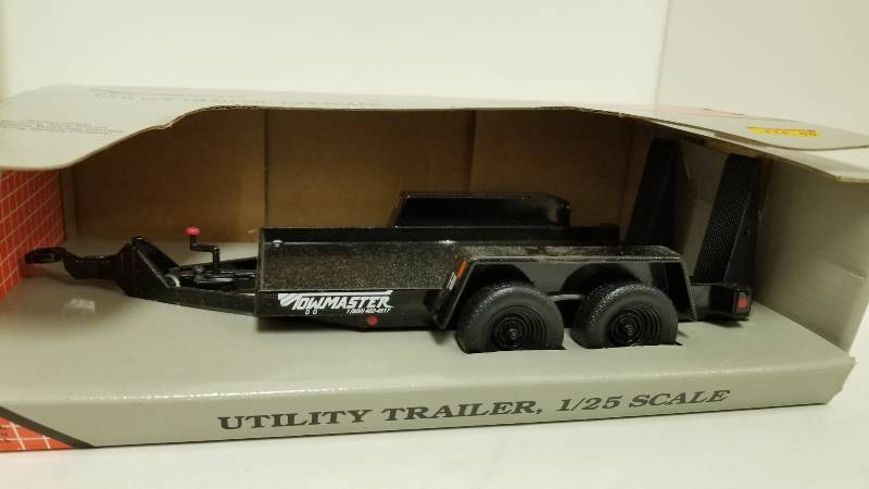 lot 1196 image: BobcatTowMaster T10-P Utility Trailer, working jack stand, 125 scale, #6722770, NIB