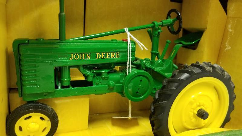John Deere JOHN DEERE MODEL "H" TRACTOR Scale 1/16 