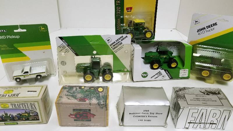 lot 1211 image: 9 164 National Collector Farm  Toy Show collectibles ertl John Deere