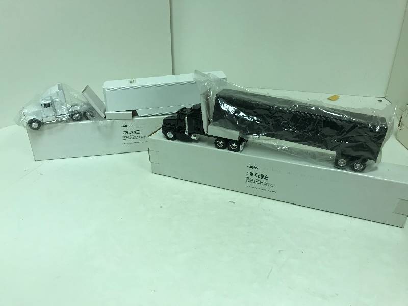 lot 1263 image: 2 Ertl Semi, 164 scale, 9885 and 9862,  See Pix for detail, NIB