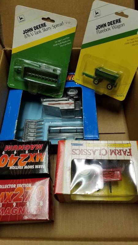 lot 1221 image: John Deere mx240  mx270 Toy Show Special  Slurry Spreader  flarebox Wagon 164  Combine