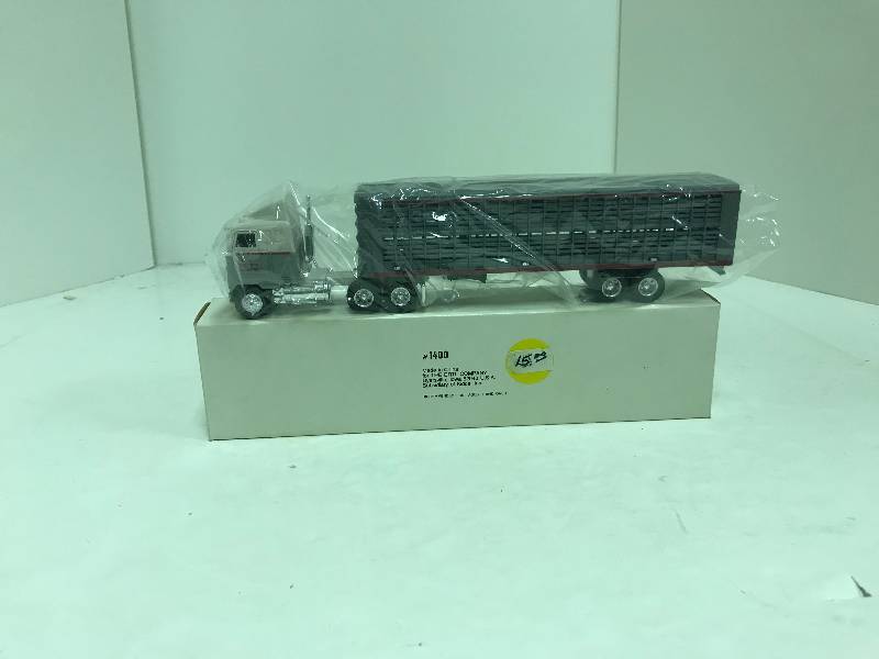lot 1257 image: Ertl Semi Mack wLivestock Trailer, 164 scale, See Pix for detail, 1400, NIB