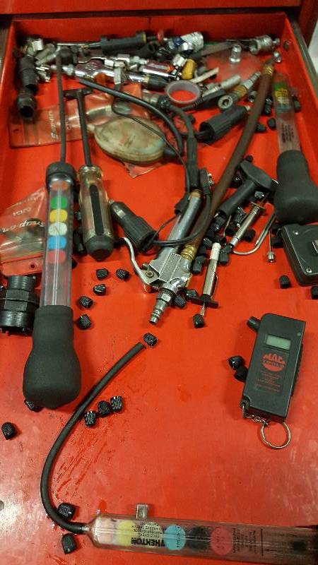 lot 1001 image: Big lot of miscellaneous.  Were just selling the contents of this drawer (everything in the pictures)