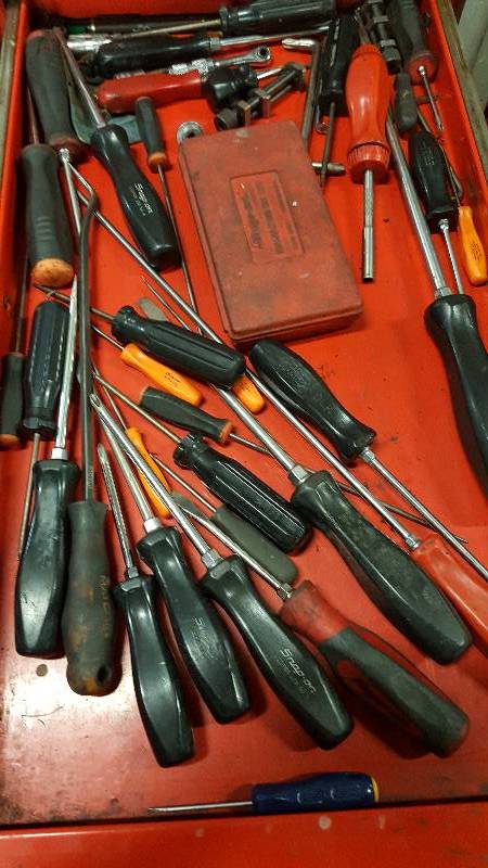 lot 1007 image: The best screwdrivers and bit set that money can buy.  All of it goes for your high bid.  Bargains in this drawer.